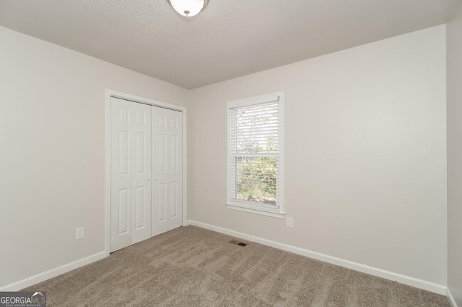 Building Photo - 175 Sumer Ln N