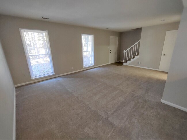 Building Photo - Beautiful Duplex Home Located in the Stone...