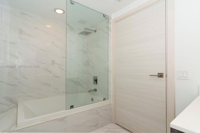 Building Photo - 801 S Miami Ave