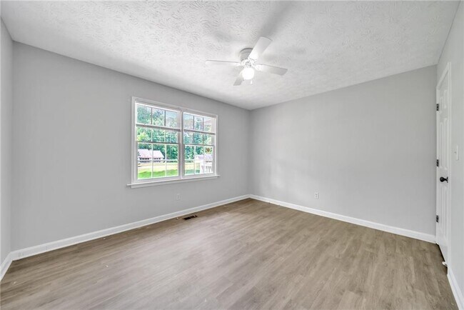Building Photo - 608 Wood Ridge Dr
