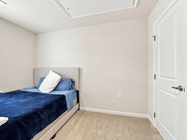 Building Photo - Lease OR Lease to Own