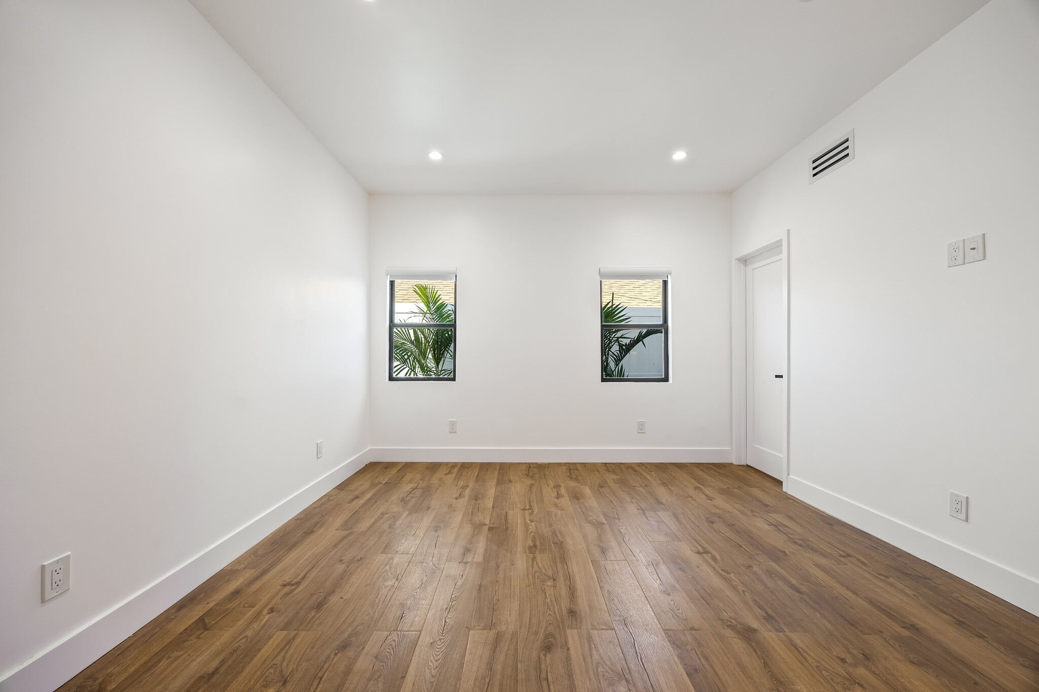 Building Photo - 212 W 64th St