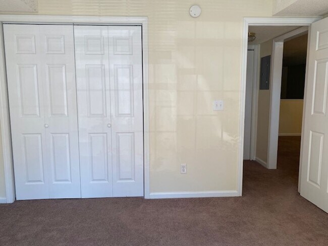 Building Photo - Condo in Holton Place