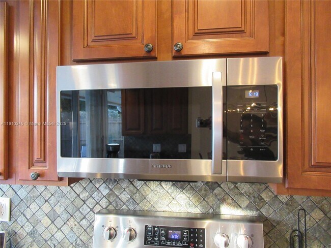 Building Photo - 1118 N 46th Ave