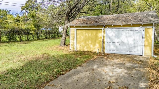 Building Photo - 2317 Honeysuckle Ave