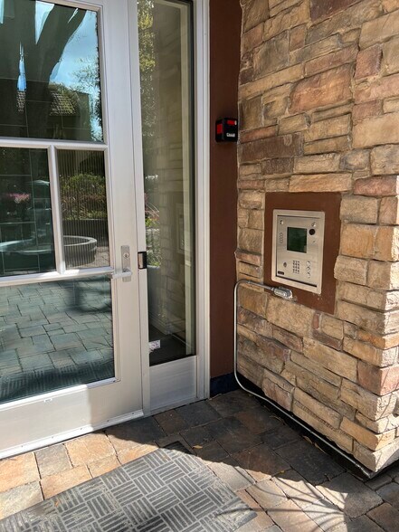 Building Photo - 1310 Creekside Dr