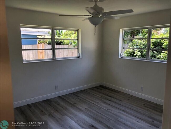 Building Photo - 807 SE 9th Terrace