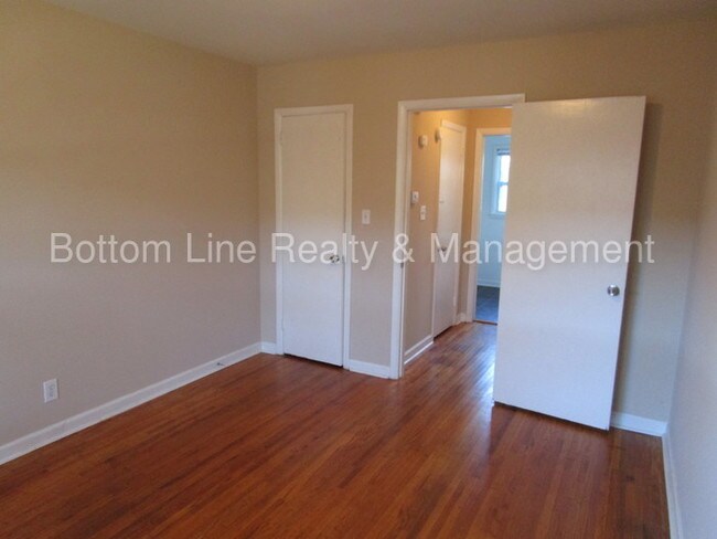 Building Photo - 5228 Clearmont Ave