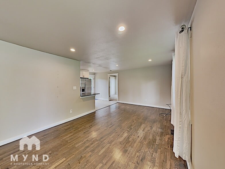 Building Photo - 30548 5th Ave SW