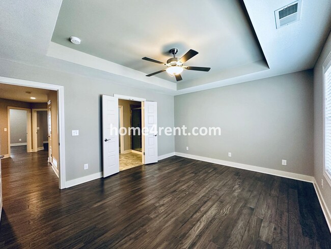 Building Photo - Stunning, Maintenance Free Townhome in Desoto w/ an Elegant Kitchen and Wood Floors Throughout!