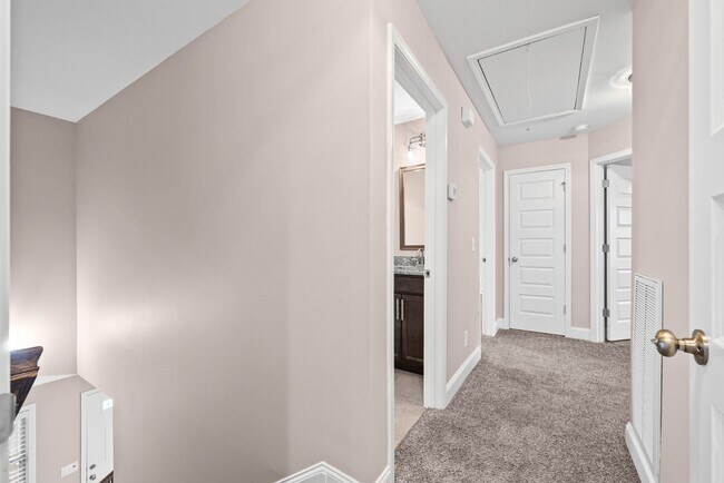 Building Photo - 1151 Eagle's View Dr