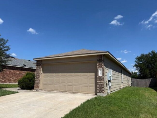 Building Photo - 5717 Levenwood Ln