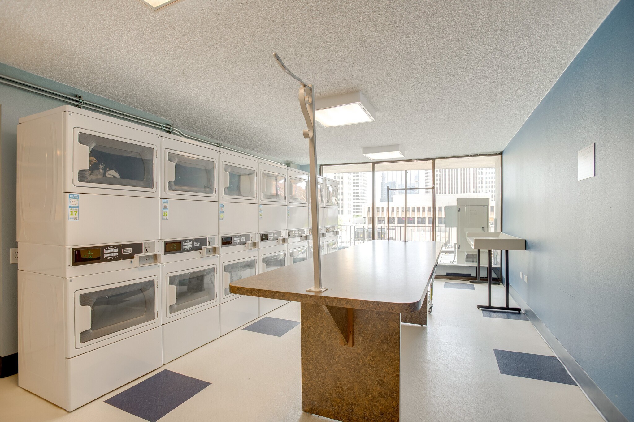 Building Photo - 1020 15th St