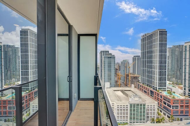 Building Photo - 398 NE 5th St