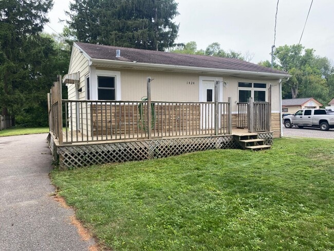 Building Photo - Updated 1-Bedroom House With Large Backyard