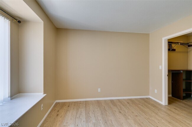 Building Photo - 7300 W Pirates Cove Rd
