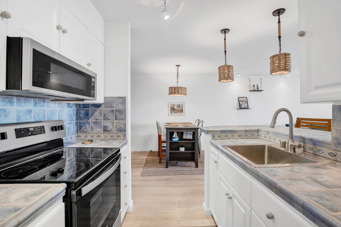 Building Photo - 1140 E Ocean Blvd