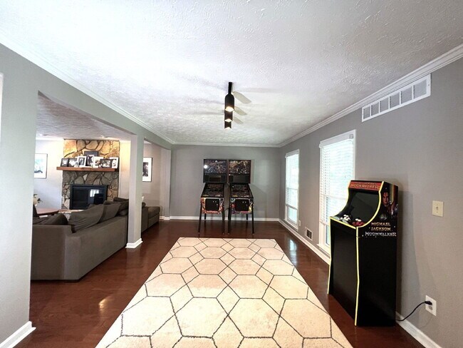 Building Photo - 3324 Devaughn Dr