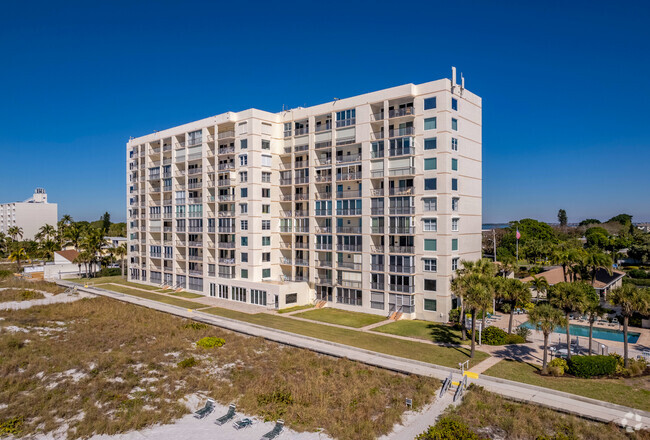 Building Photo - Longboat Harbor Towers