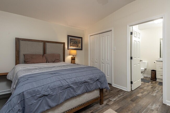 Building Photo - 65 Cleer Ave