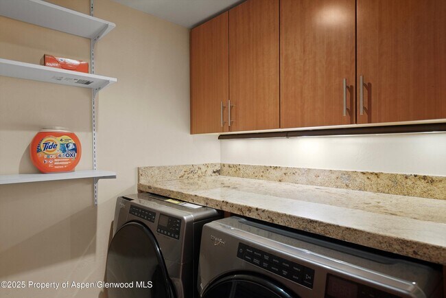 Building Photo - 714 S Galena St