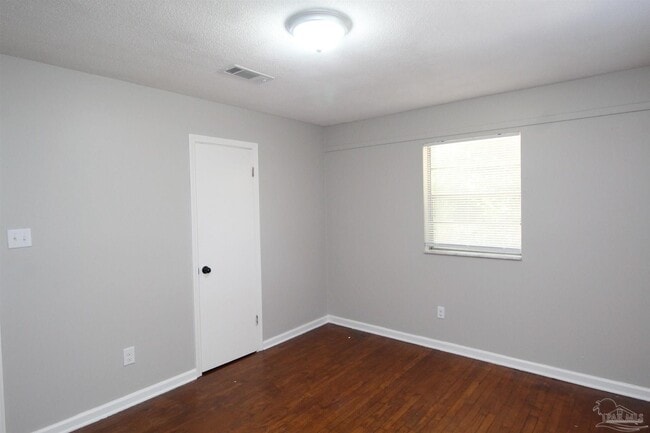 Building Photo - 642 Ditmar St