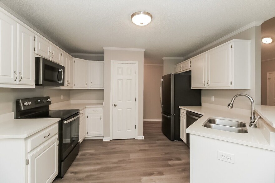 Building Photo - 245 Pebble Creek Dr