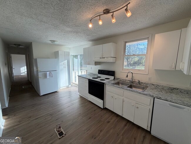 Building Photo - 2933 Coffer Dr