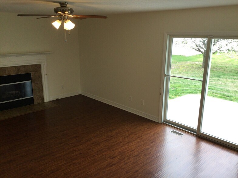 Building Photo - 2083 Shetland St