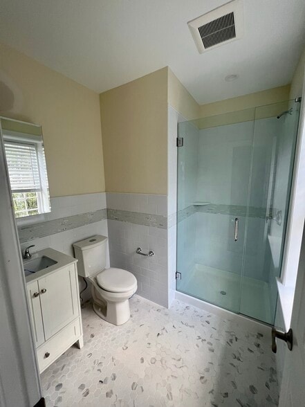 Bedroom 2 Bathroom - 2101 Pine St