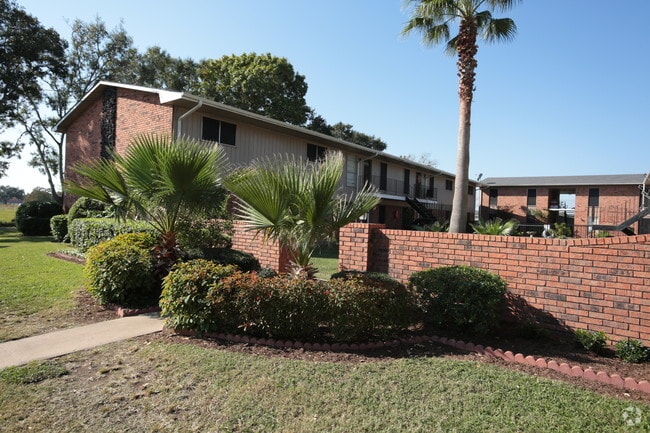 Building Photo - Greenbriar Apartment Homes