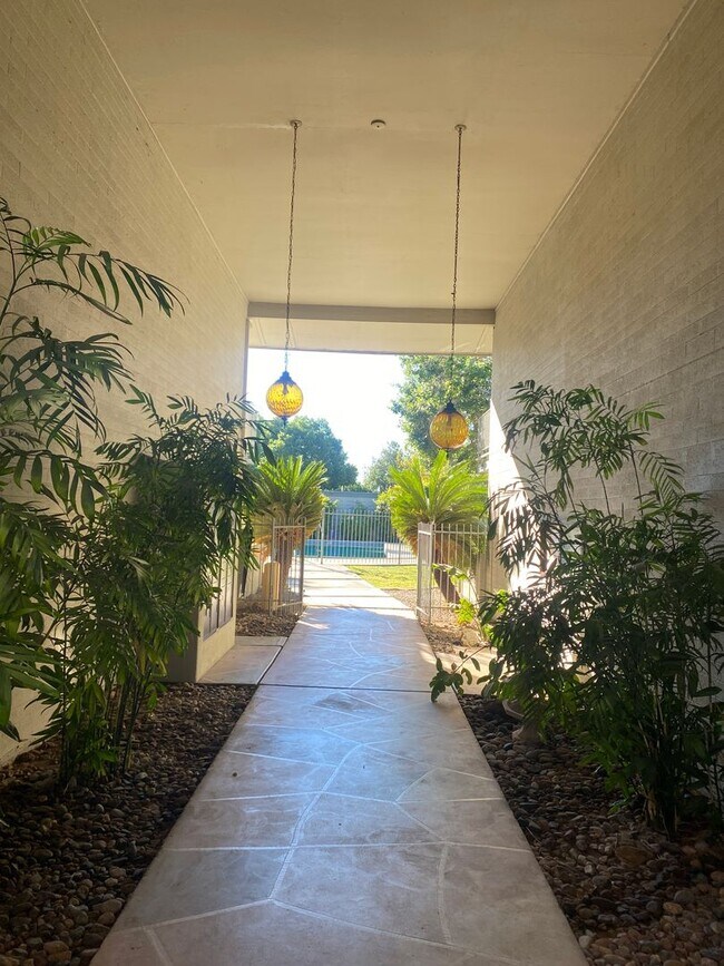 Building Photo - 2 Bedroom 2 Bathroom in Central Phoenix