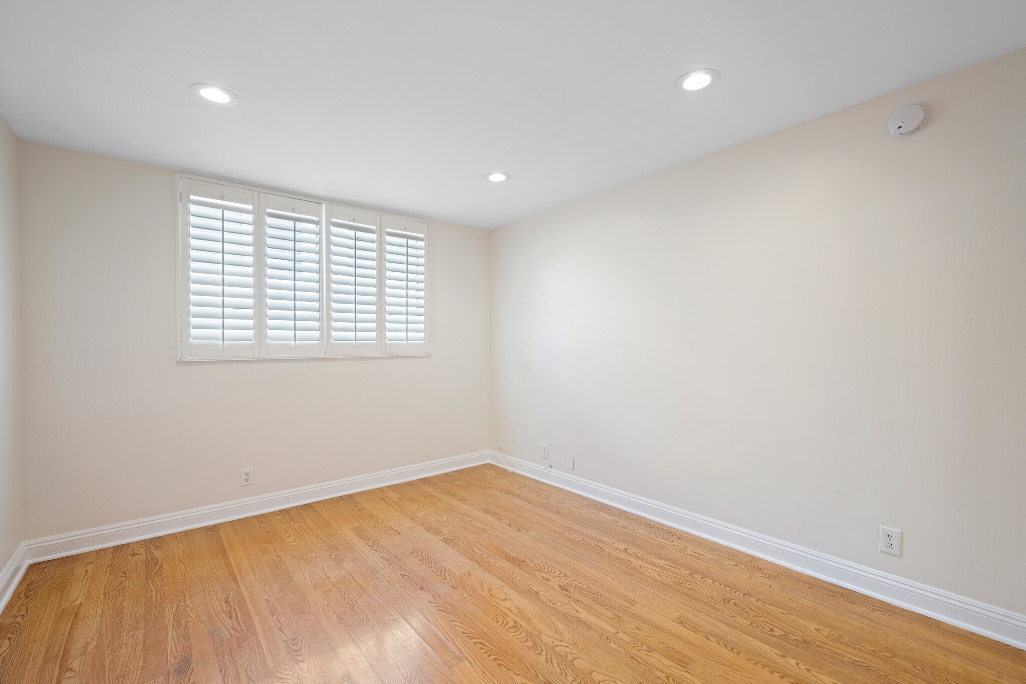 Building Photo - 14141 Dickens St