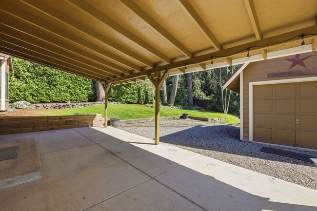 Building Photo - Lakewood Tri-Level