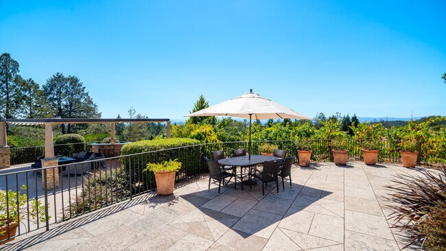 Building Photo - 3551 Kendell Hill Dr