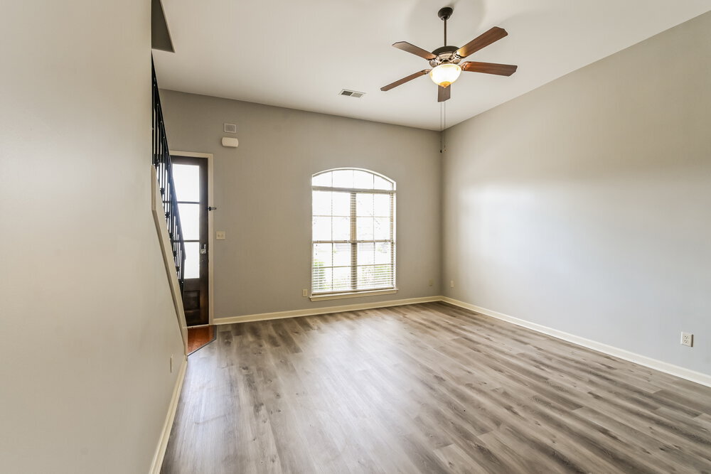 Building Photo - 305 Garden Springs Dr