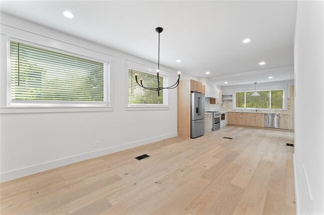 Building Photo - 3301 Duval St