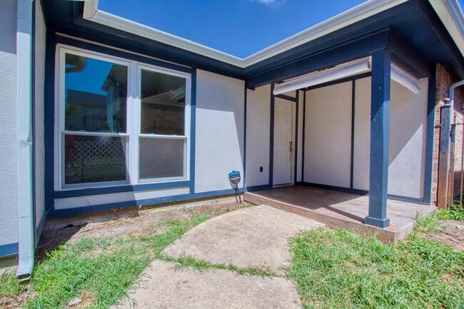 Building Photo - 2402 Summer Pl Dr