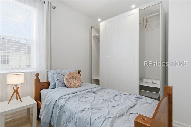 Building Photo - 855 Weekend Ave