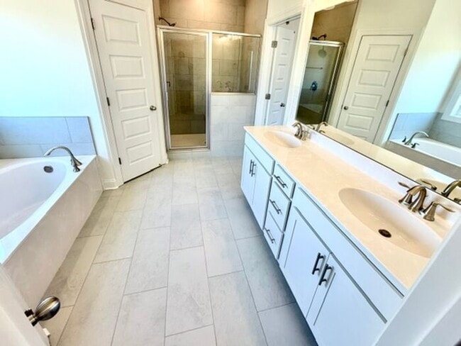 Building Photo - Now Leasing a Brand New 5-Bedroom 3 Bath home in Olive Branch