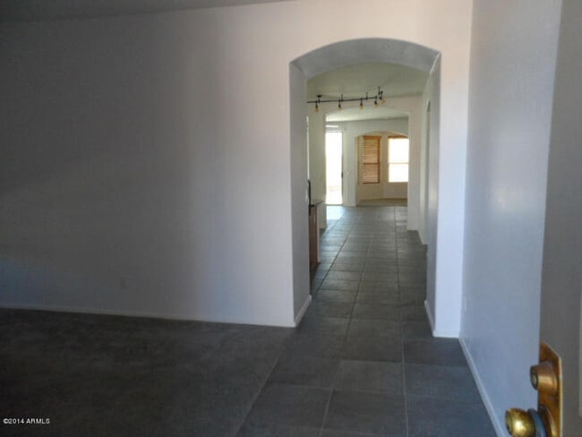 Building Photo - Perfectly Located 3 Bed 2 Bath Dove Valley...