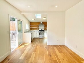 Building Photo - Remodeled Off Street Cottage 2BR/1BA Priva...