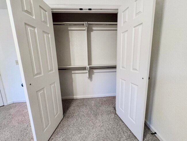 Building Photo - 36 Talladega Loop