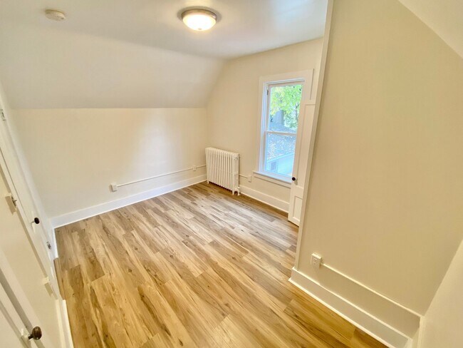 Building Photo - 36 Clarke St