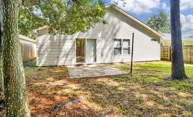 Building Photo - 3 bed 2 bath home off Olive Rd