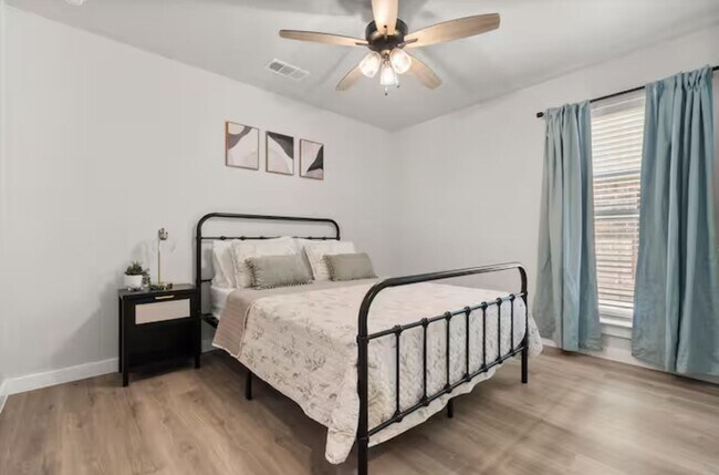 Building Photo - Bring your suit case, we’ll handle the rest! Fully furnished in Upland West!