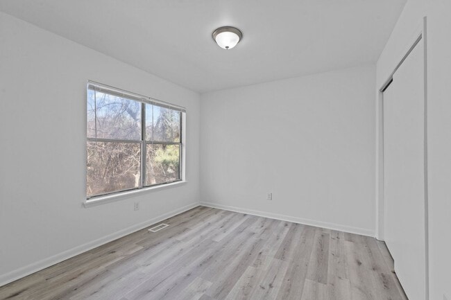 Building Photo - 608 Hilltop Dr