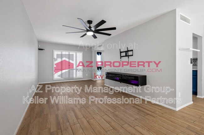 Building Photo - 938 E Villa Maria Dr