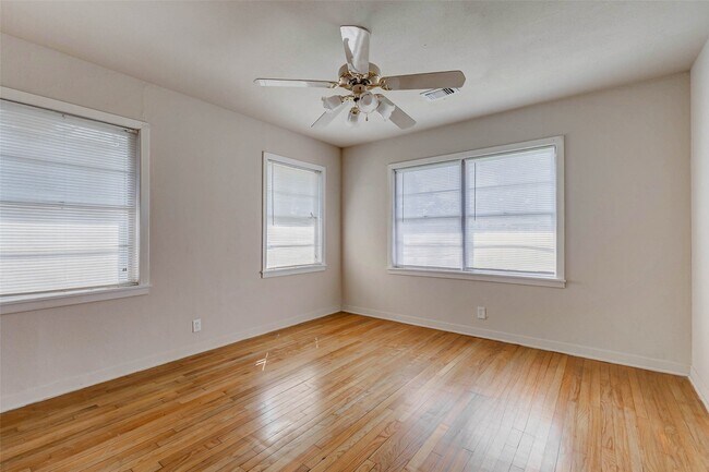 Building Photo - 6507 Heron Dr