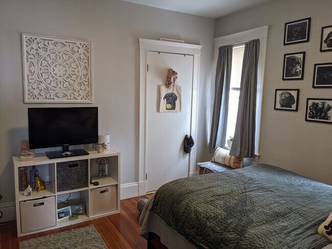 Building Photo - 113 3rd St